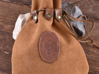 schleuder kugeltasche leder mit punziertem keltischen kreuz lederbeutel