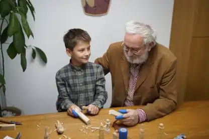 BEAVERCRAFT Schnitzmesser für Kinder und Anfänger inkl Lederscheide – Bild 3