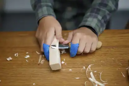 BEAVERCRAFT Schnitzmesser für Kinder und Anfänger inkl Lederscheide – Bild 2