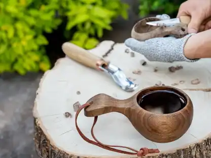 BEAVERCRAFT Holztasse Schnitzset Kuksa Walnuß – Bild 2