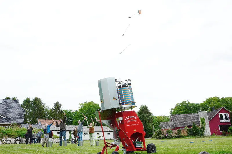 bogenschiessen wurfmaschine im einsatz auf dem eggershof